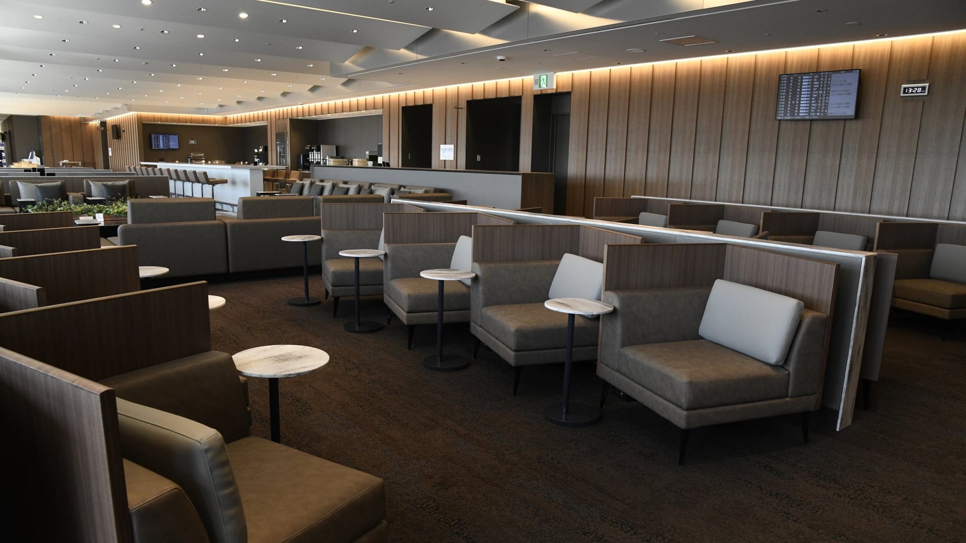 Airline review Airport experience - ANA - 0