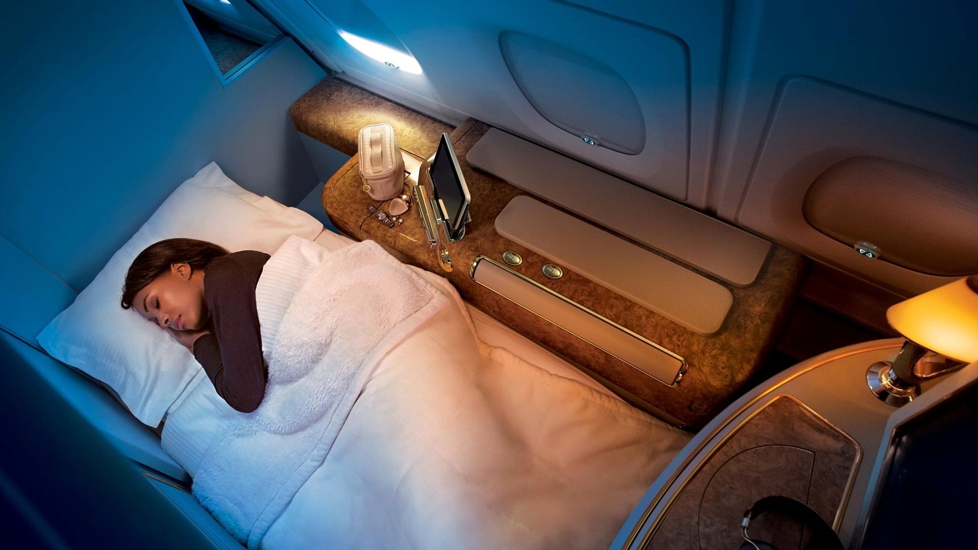 Airline review Cabin & Seat - Emirates - 0