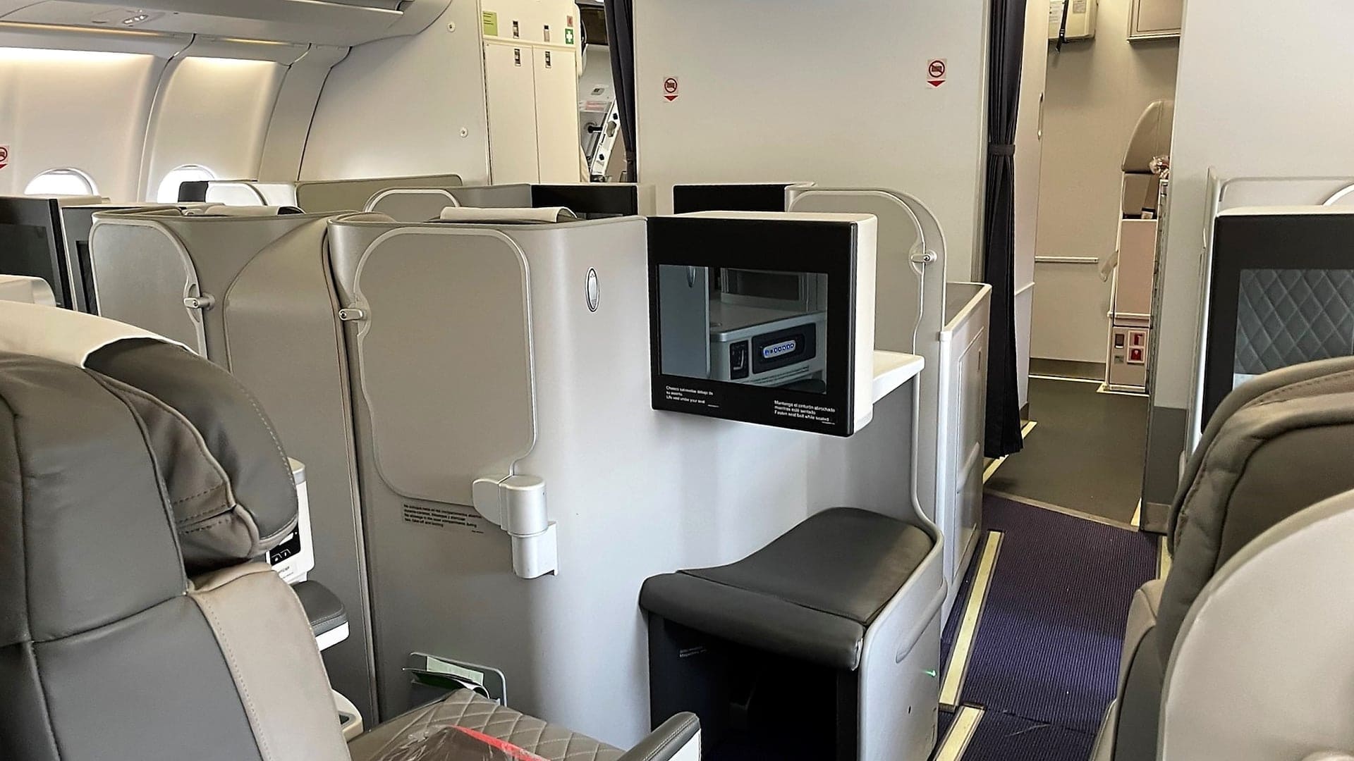 Airline review Cabin & Seat - Surinam Airways - 7