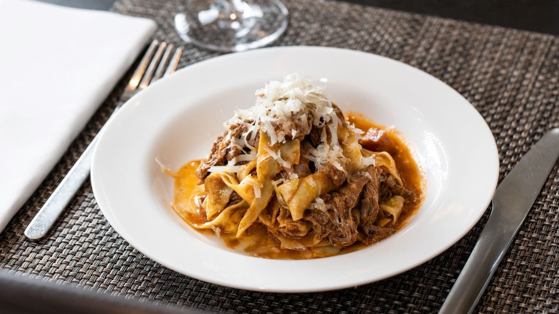 Airlines News - Qantas celebrates 25 years with masterchef Neil Perry