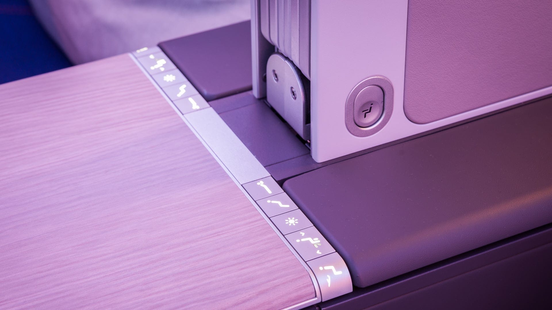 Airline review Cabin & Seat - Brussels Airlines - 4