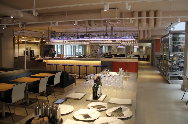 Skandinaviens nyaste hotellkedja HTL Hotels - Ett annorlunda hotellkoncept - Bar och restaurang med uteterrass - 1