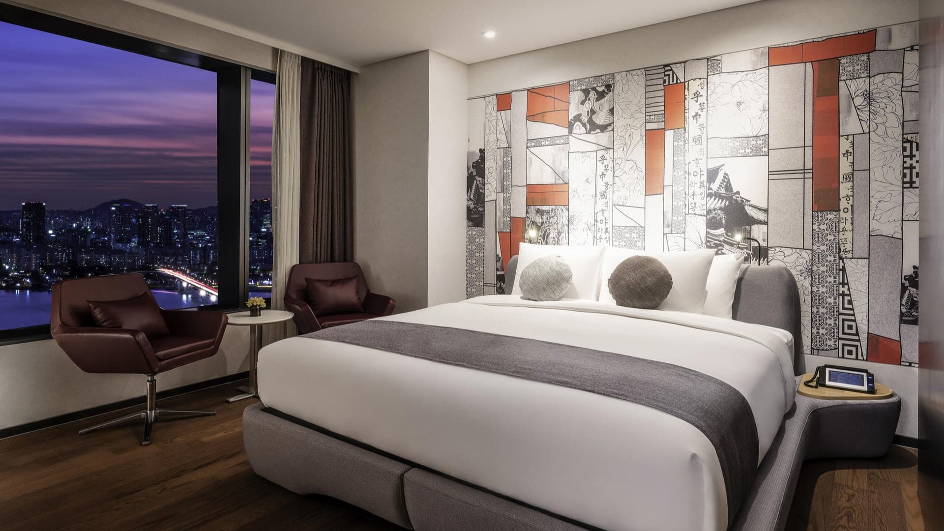 bedroom art Novotel Ambassador Seoul Yongsan