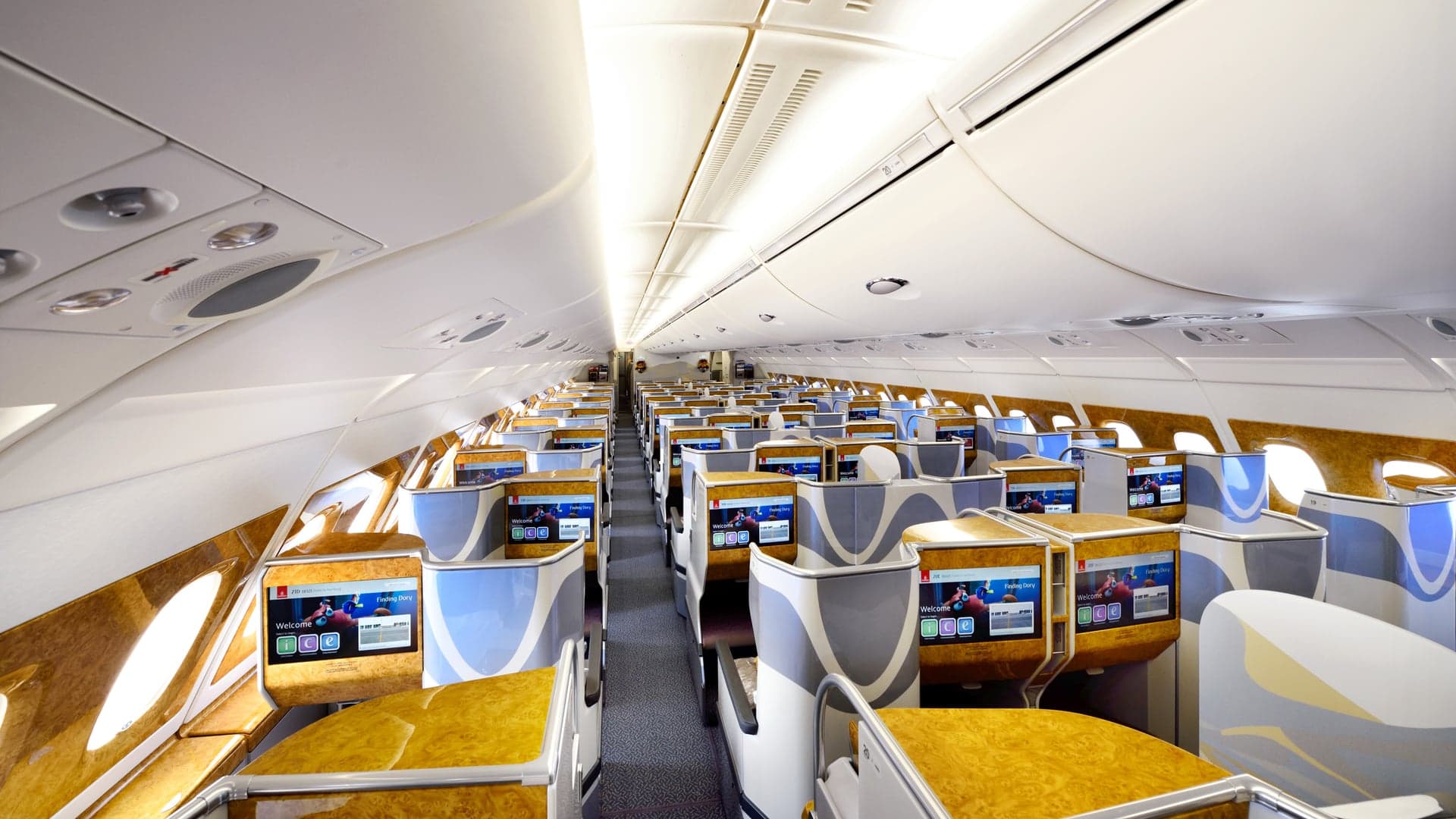 Airline review Cabin & Seat - Emirates - 3