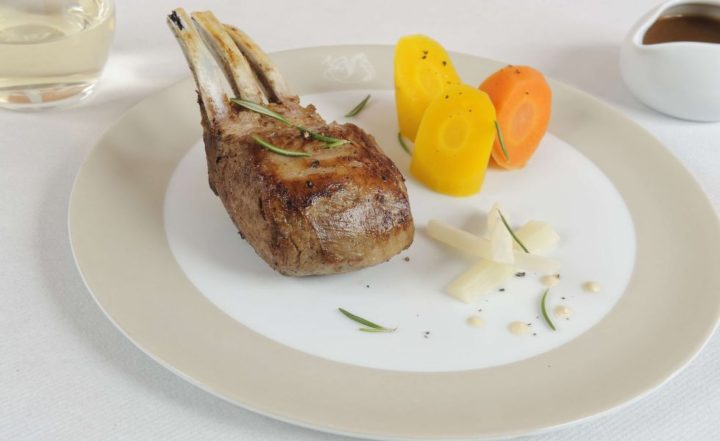 Fine dining in First Class - Air France