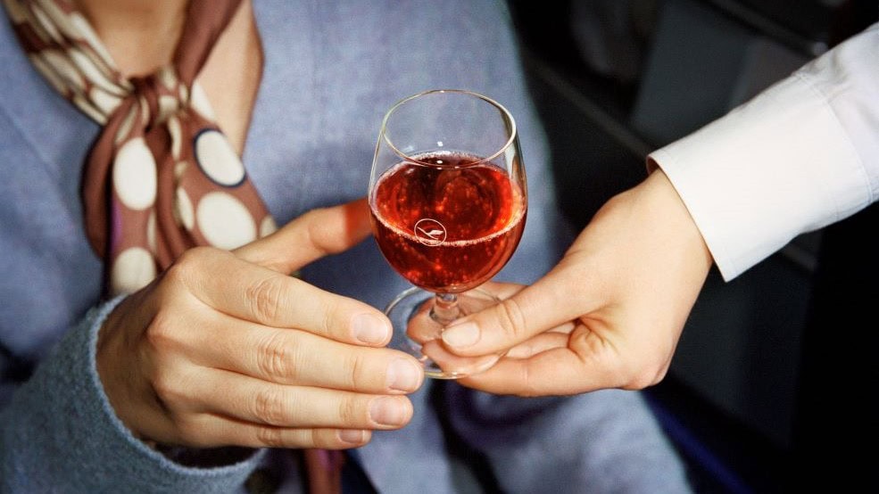 Airlines News - Lufthansa onboards bread & Lindt chocolate