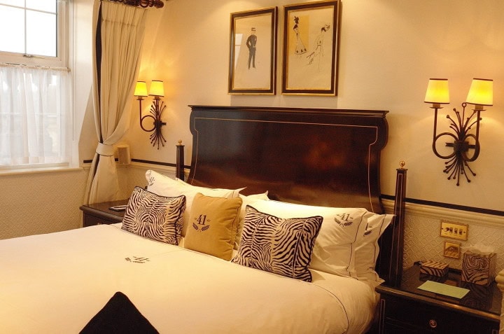Intimate Hotel 41, is this London's best luxury hotel? - between Knightsbridge and Mayfair, sits Hotel 41, a super small hotel that Tripadvisor rates as the best of all 5-star luxury hotels in London. We were skeptical. A top hotel which the BusinessClass editorial staff had never heard of? Surely not we thought, as we have frequented almost all of London's best hotels. Curiosity took over and we decided to investigate further. - 4