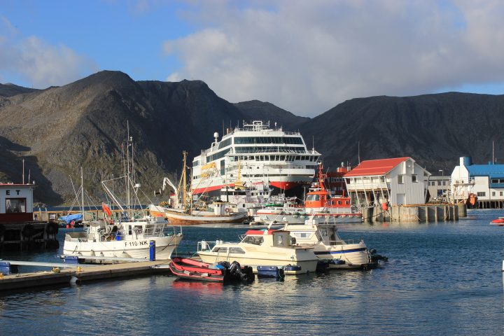 Hurtigruten seiler igjen, og vi sponser flybilletten! - 1