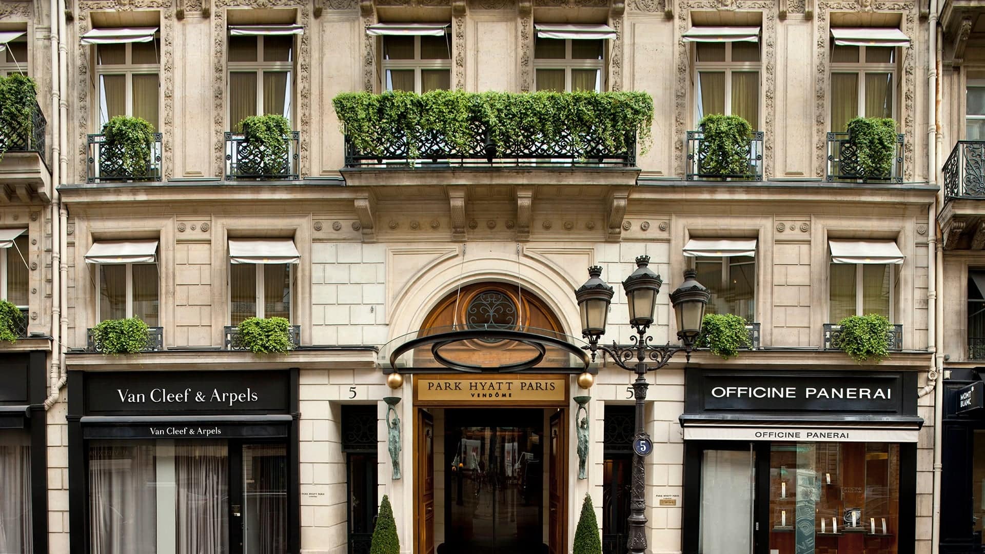 Main entrance of Park hyatt paris-Vendome