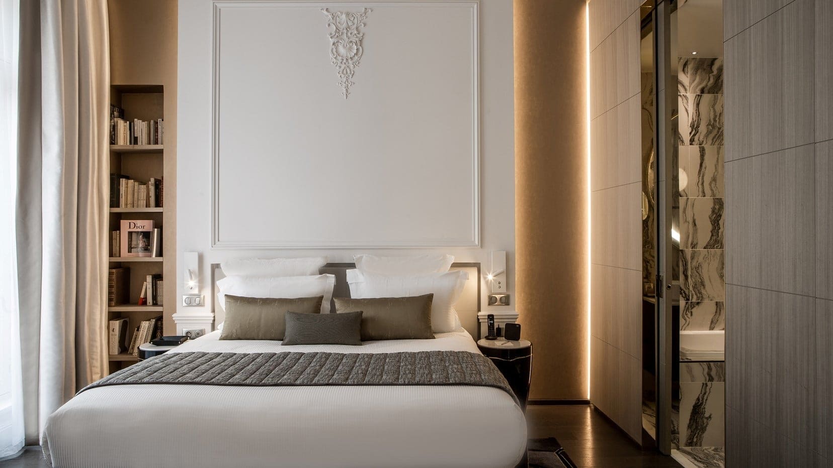 Room at la clef champs-elysees paris 