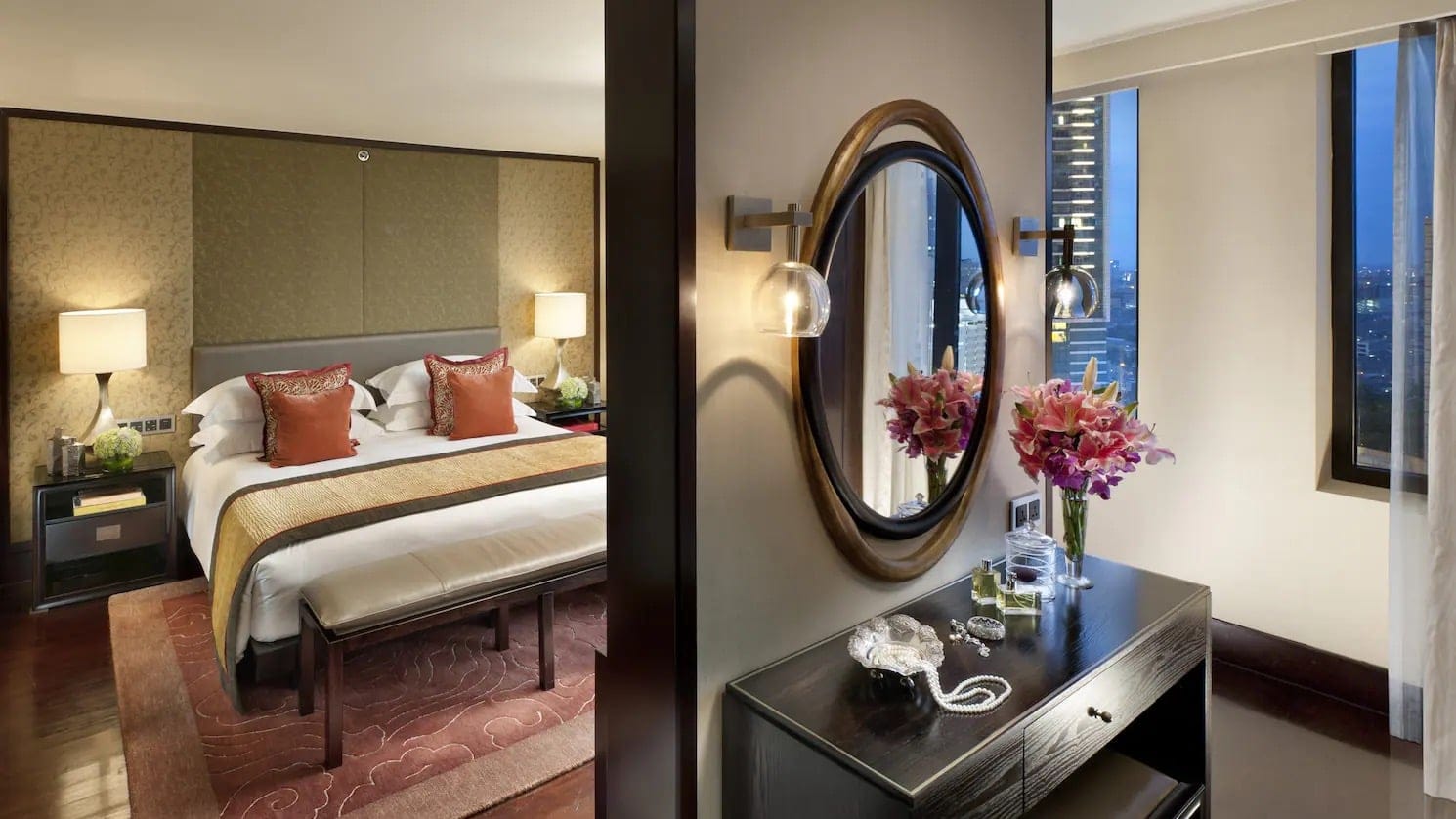 Hotel room at the mandarin oriental, jakarta