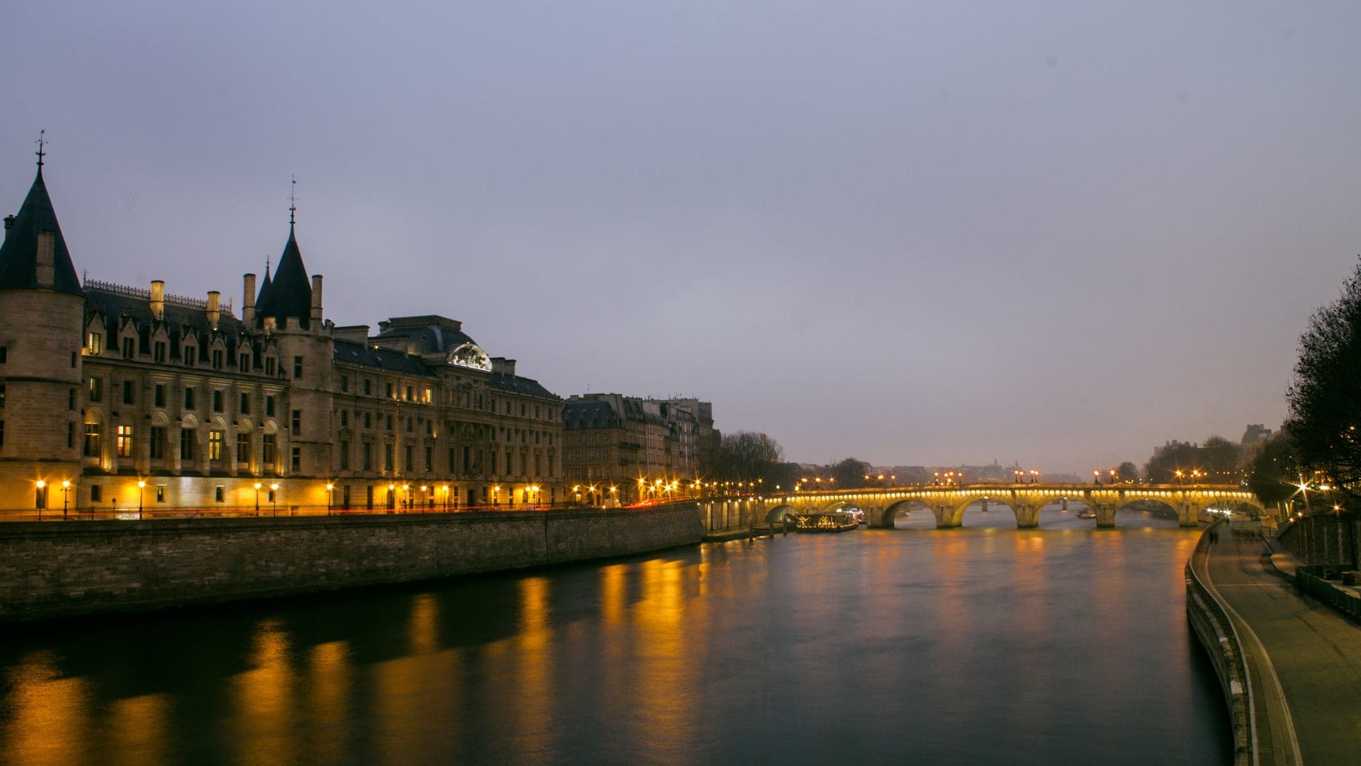 Canal Saint Martin at night