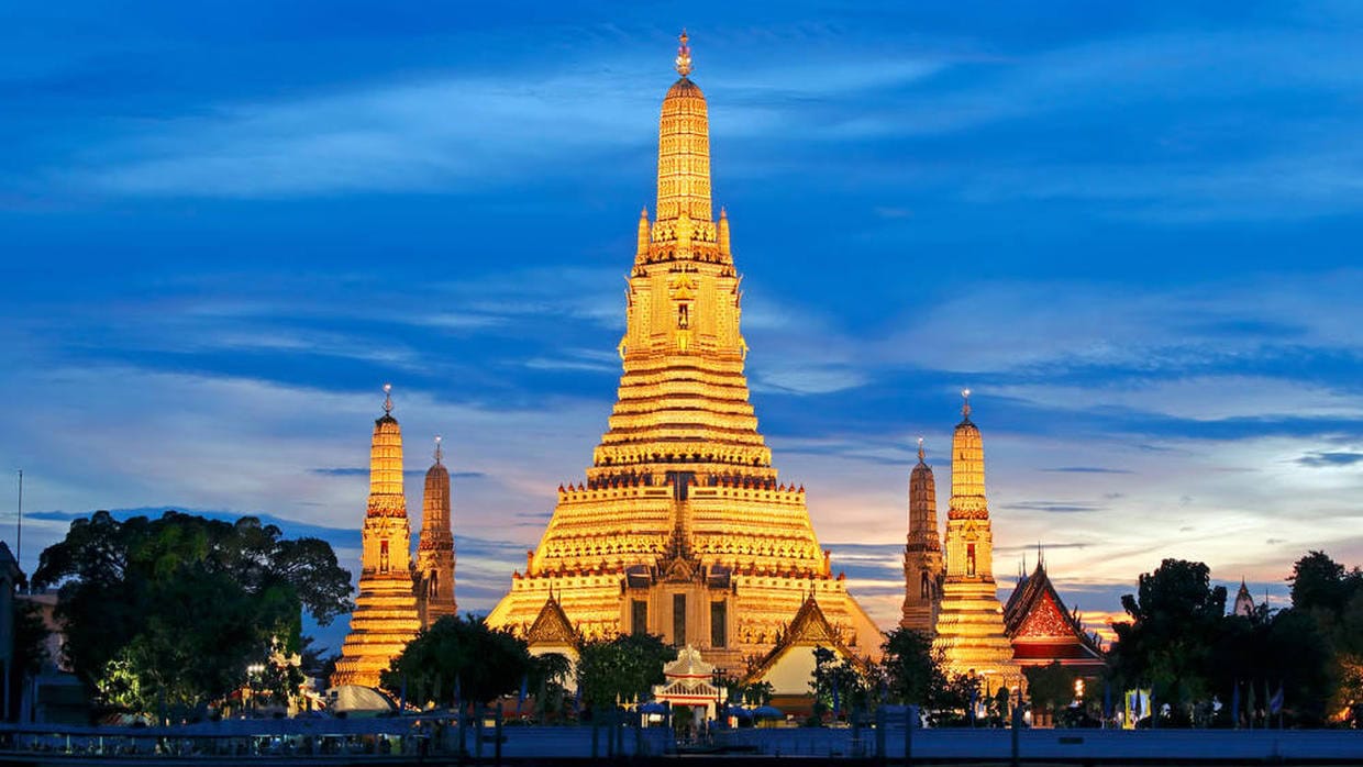Wat arun temple seen at dusk