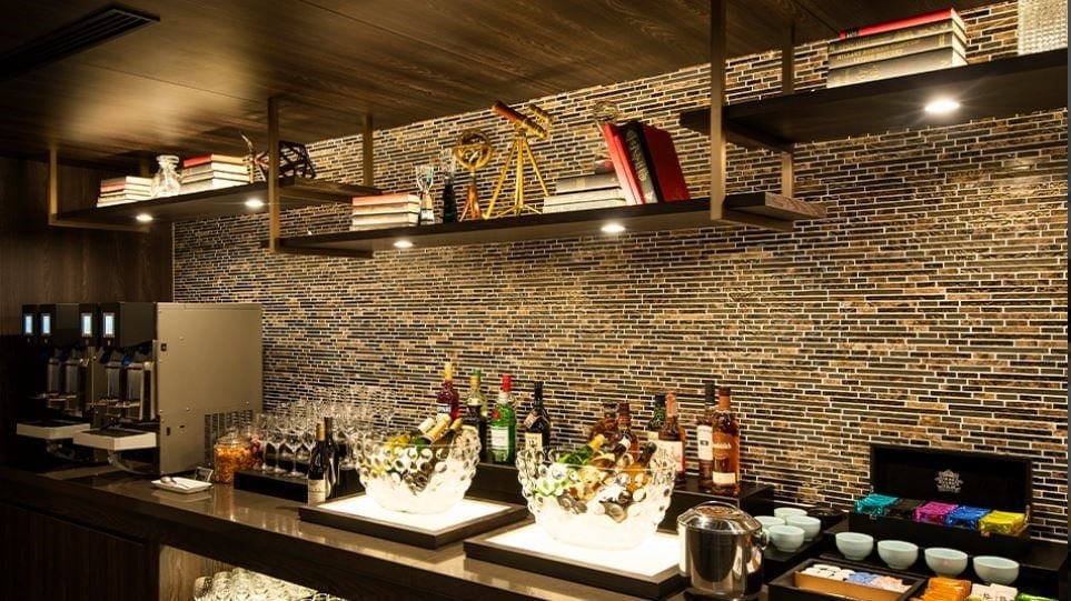 Airline review Airport experience - Japan Airlines - 2