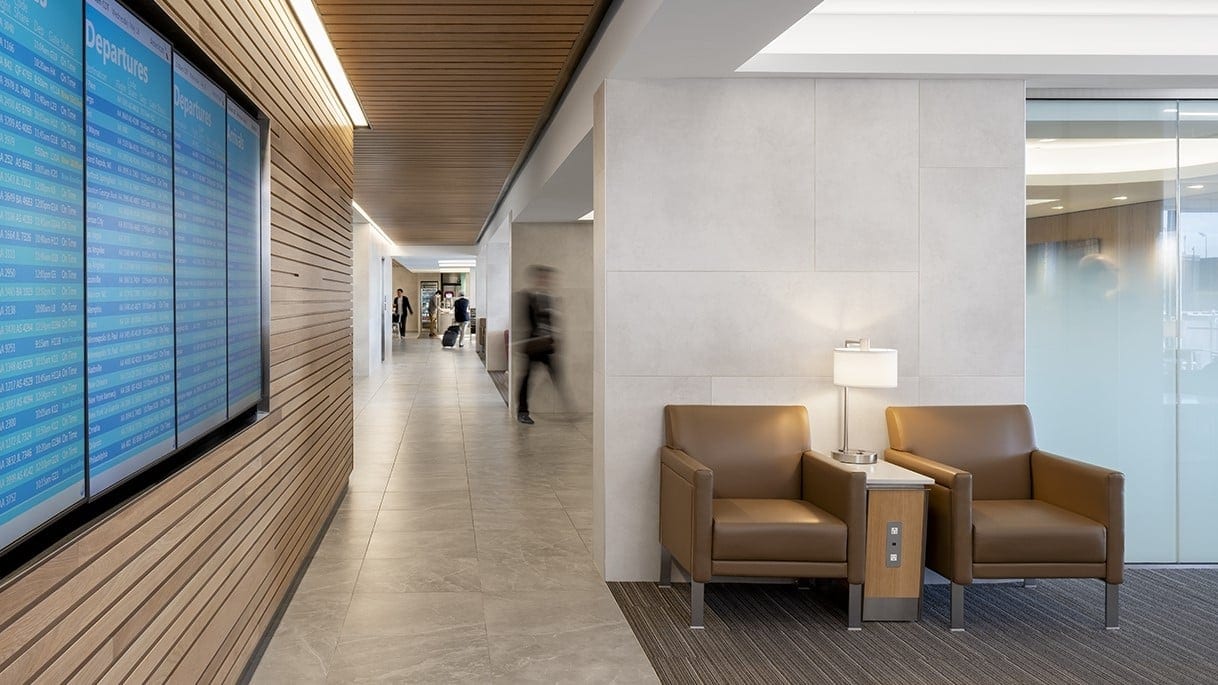 Airline review Airport experience - American Airlines - 7