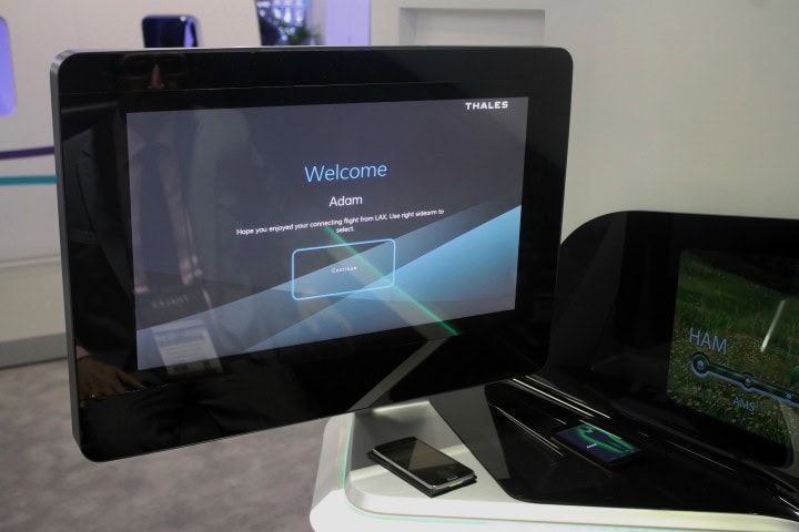 Check out Thales’ new Immersive Seat - We test the aviation-world's most advanced aircraft seat - Mobile Synchronisation