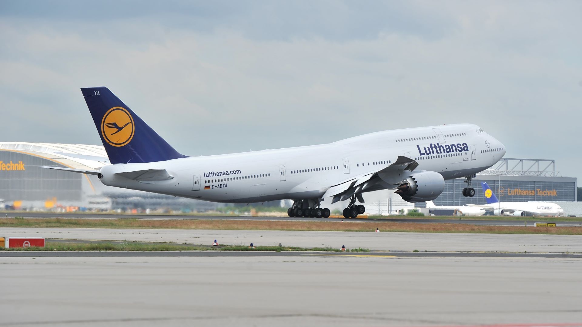 Airlines News - Last Boeing 747 Rolls off the Production Line