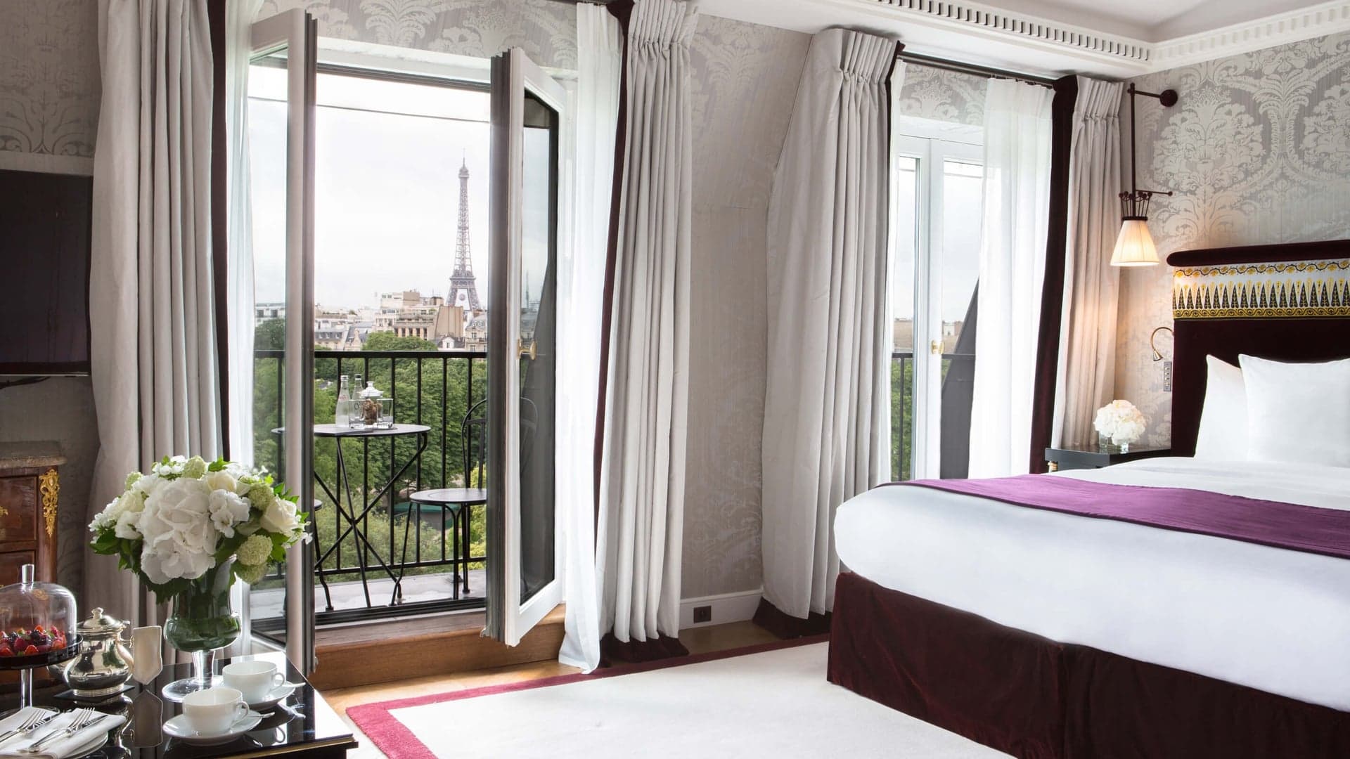 hotel room at la reserve paris hotel & spa 