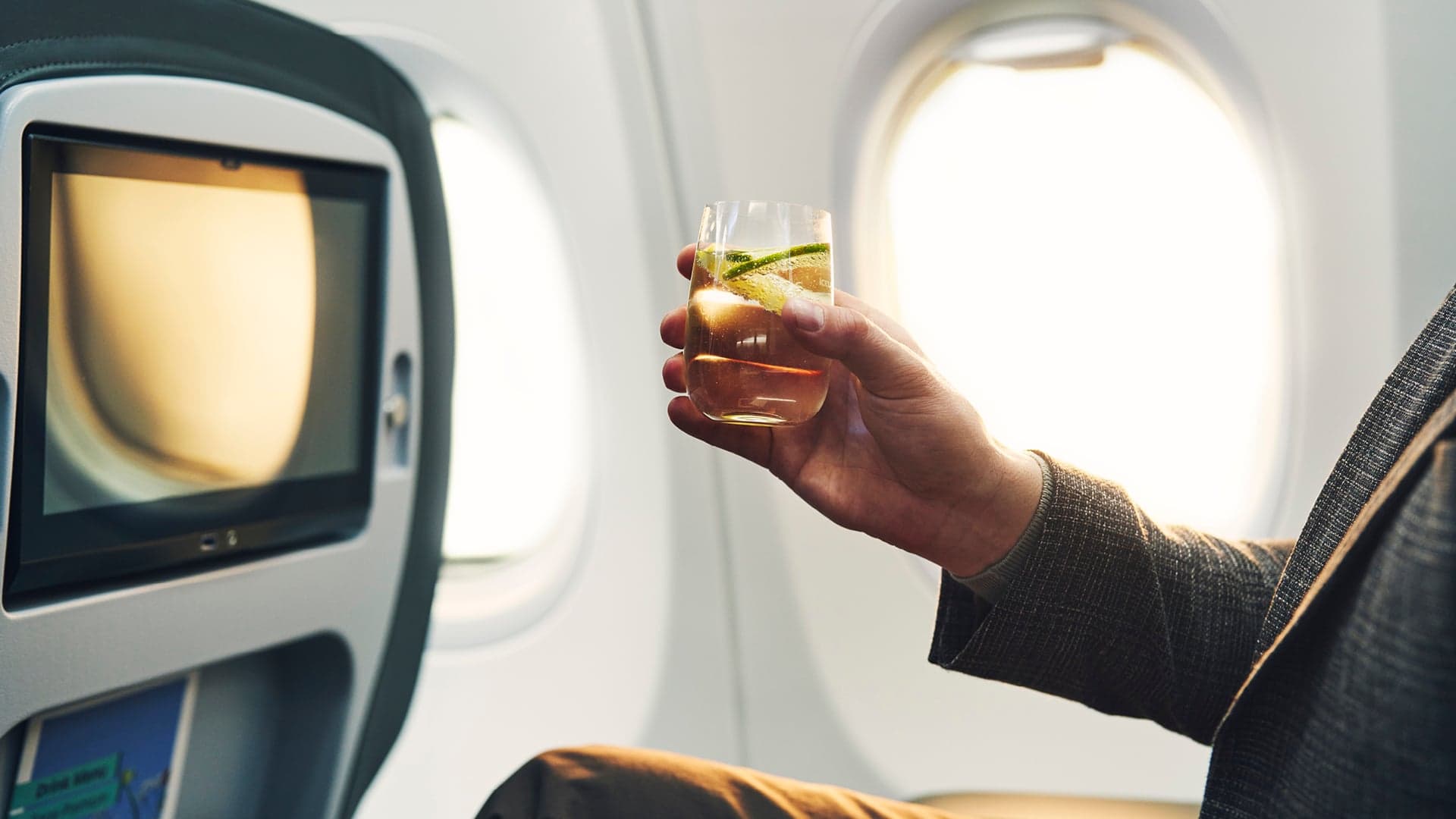 Airline review Beverages - Icelandair - 0