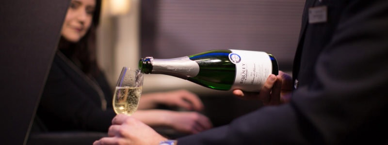 Fin vin på første klasse - hvilke flyselskaper serverer den beste vinen?