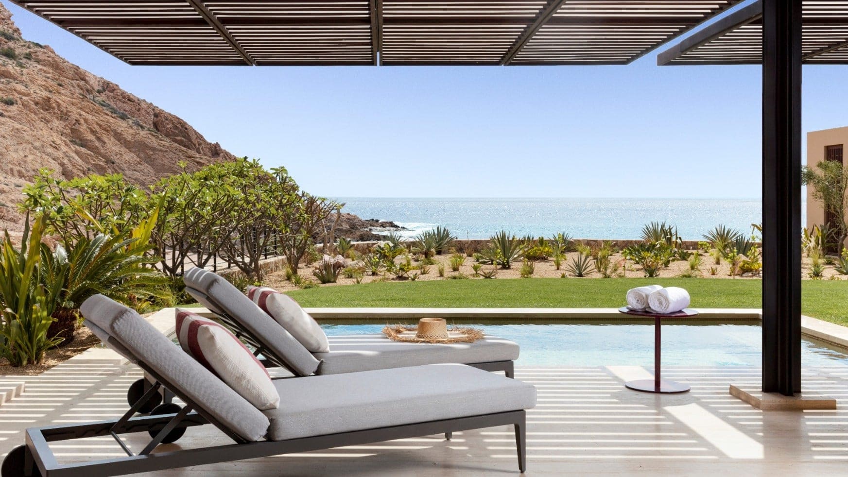 sumbeds at ocean front suite