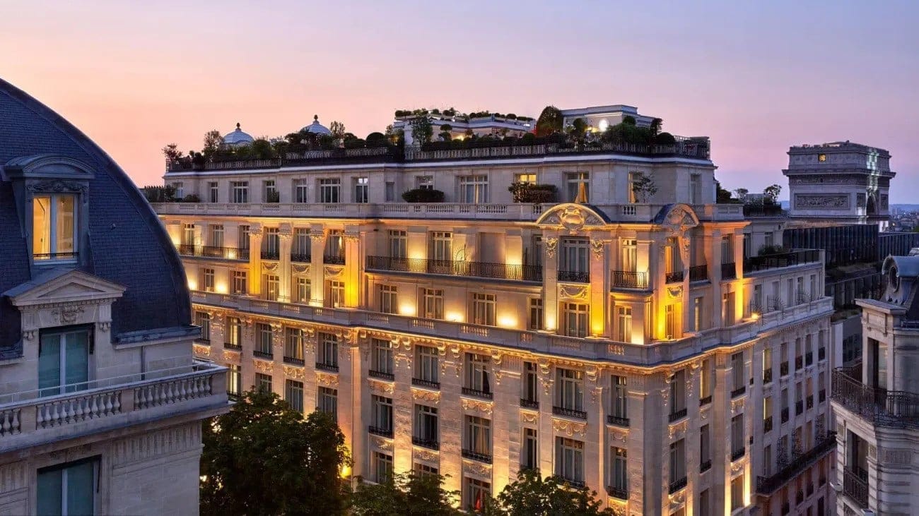 Exterior of hotel raphael paris
