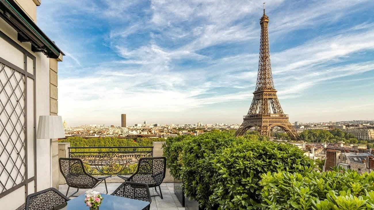 Lifestyle Toplists - Emily in Paris - her guide to the City of Light