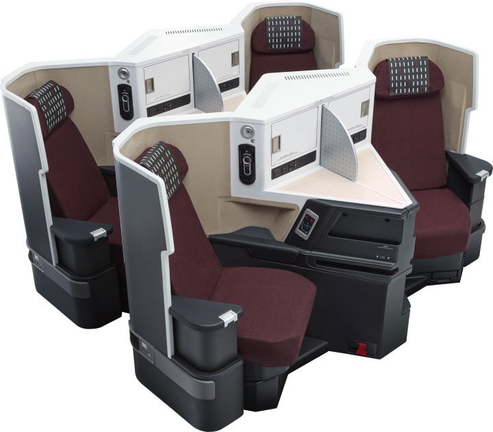 New business class seats on Japan Airlines' Boeing 777-200ER - 2