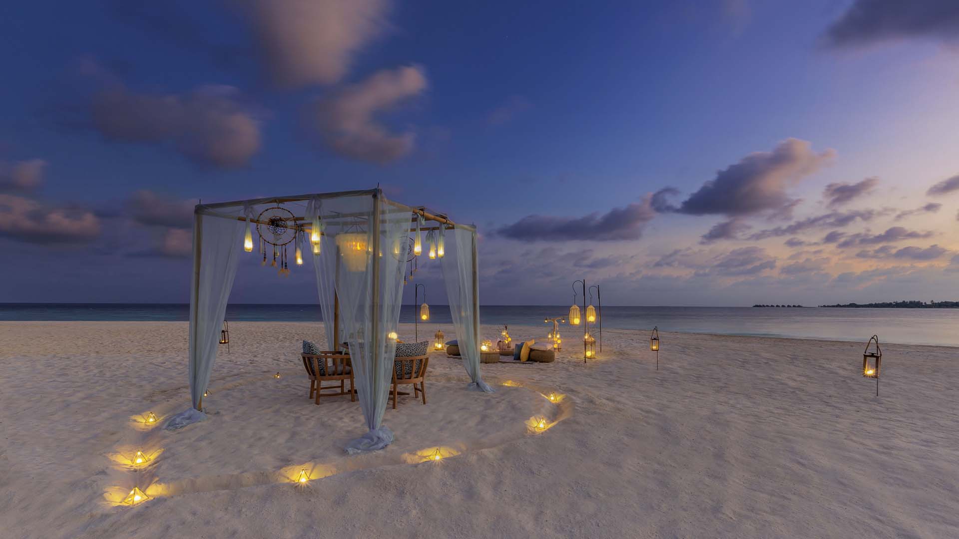 The Best Couples & Honeymoon Resorts in Maldives - Hurawahli Island Resort: - 2
