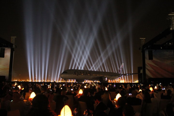 Indvielse af verdens første Airbus A350 hos Qatar Airways i Doha - med lysshow - 7