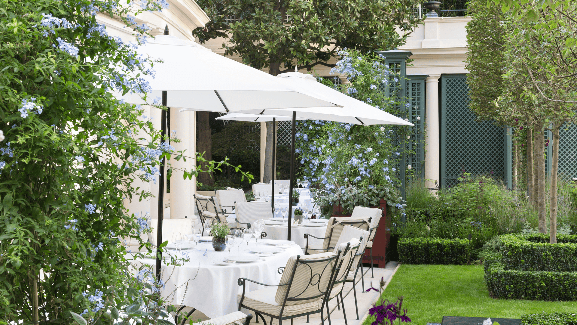 Outside resturant Epicure at le bristol paris