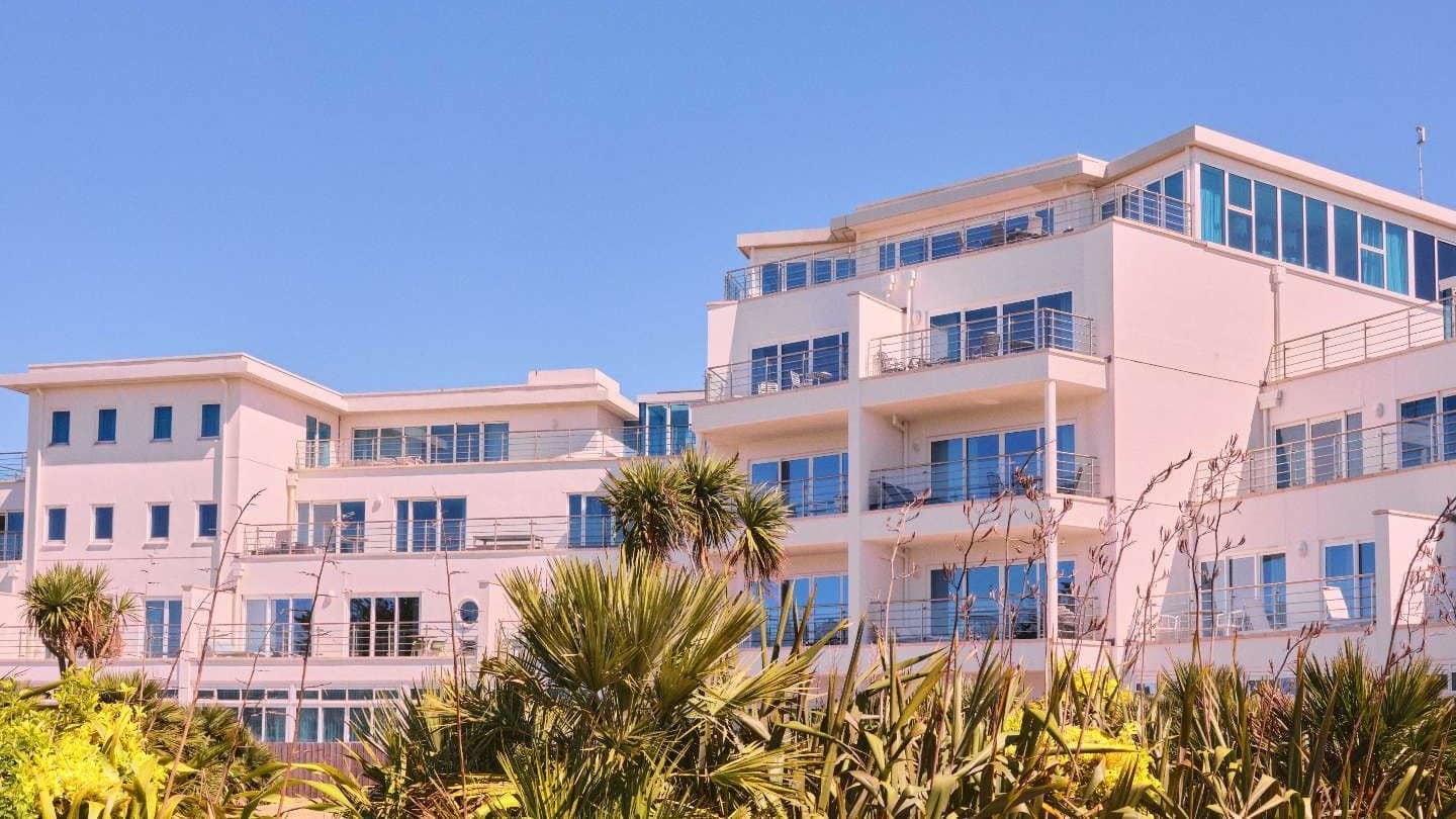 Hotel review What We Love' - St Moritz Hotel & Cowshed Spa - 0