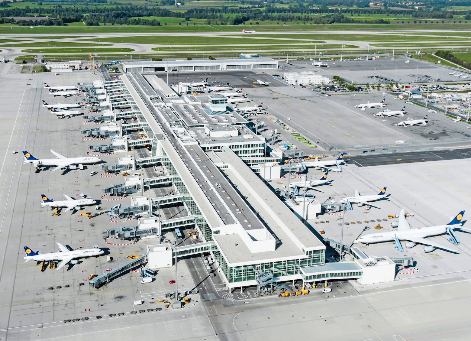 Reportage: Officiell öppning av nya satelliten vid terminal 2, München
