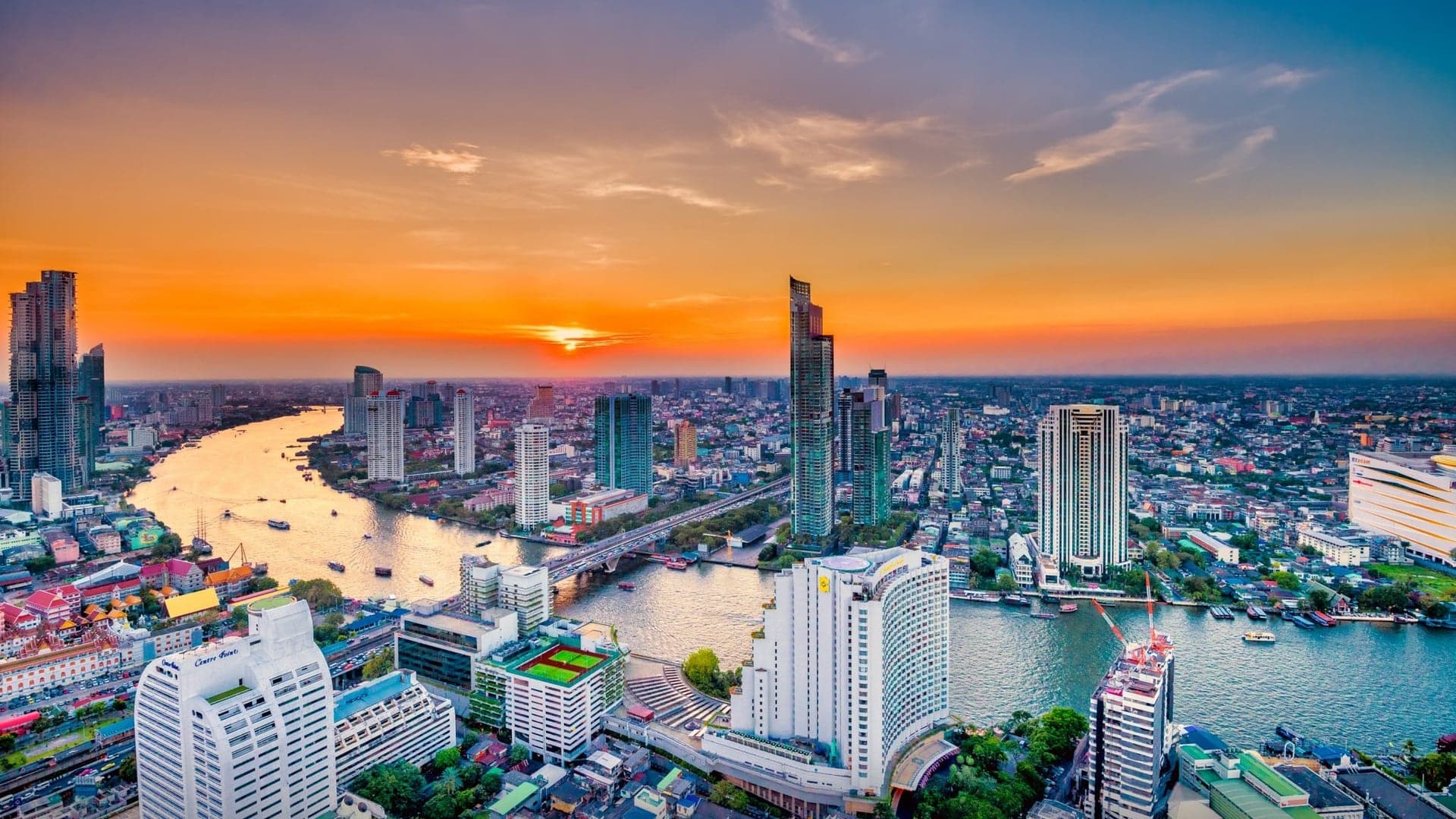 The center and heart of bangkok- the chao phraya river