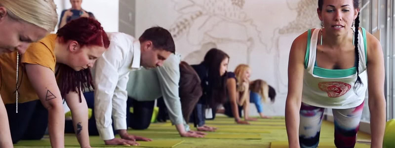 Stress af og lad op med yoga i Frankfurt