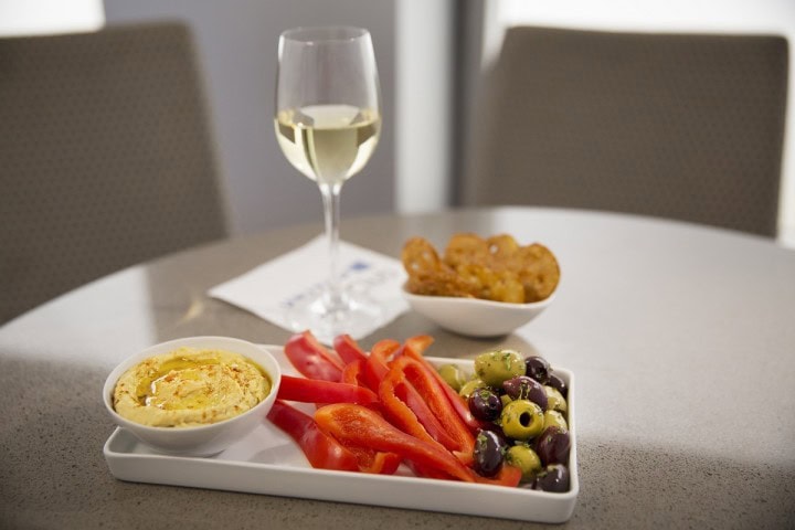 United upgrade food in their United Club Lounges - 1