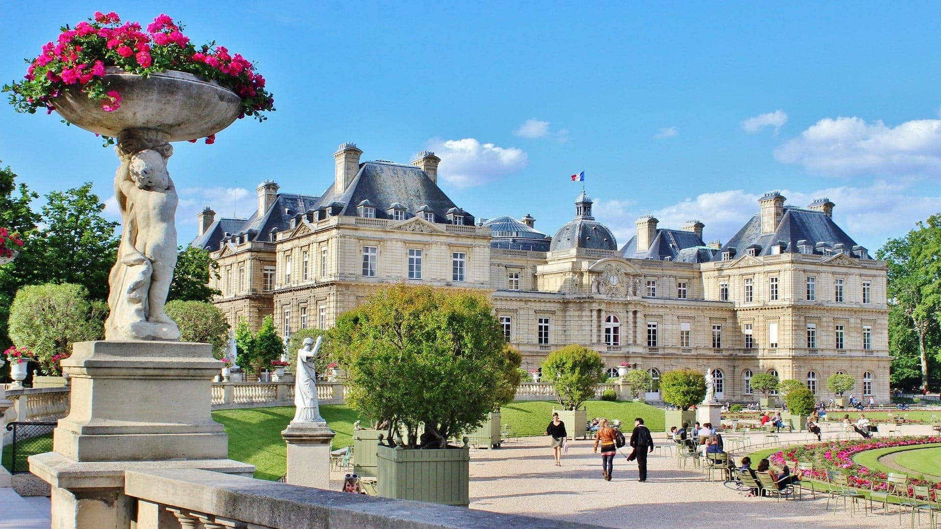 Lifestyle Toplists - Emily in Paris - her guide to the City of Light