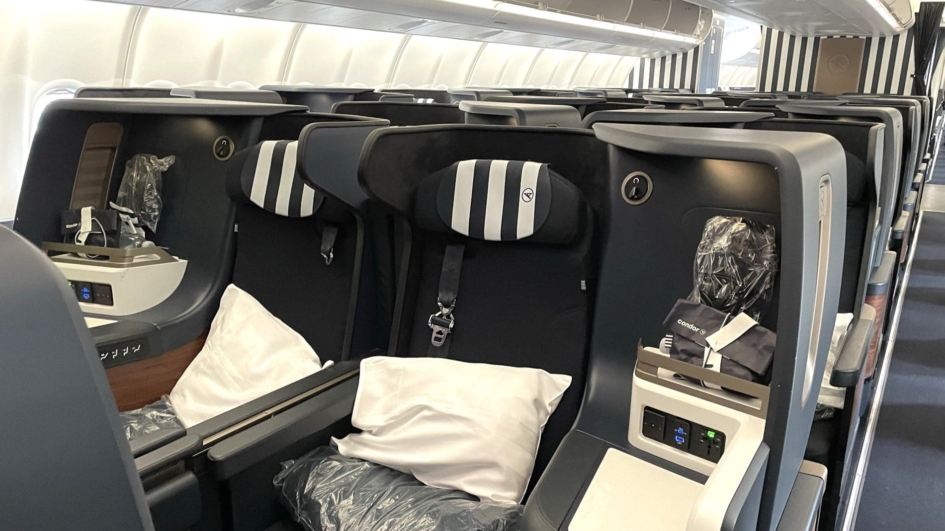 Airline review Cabin & Seat - Condor - 9