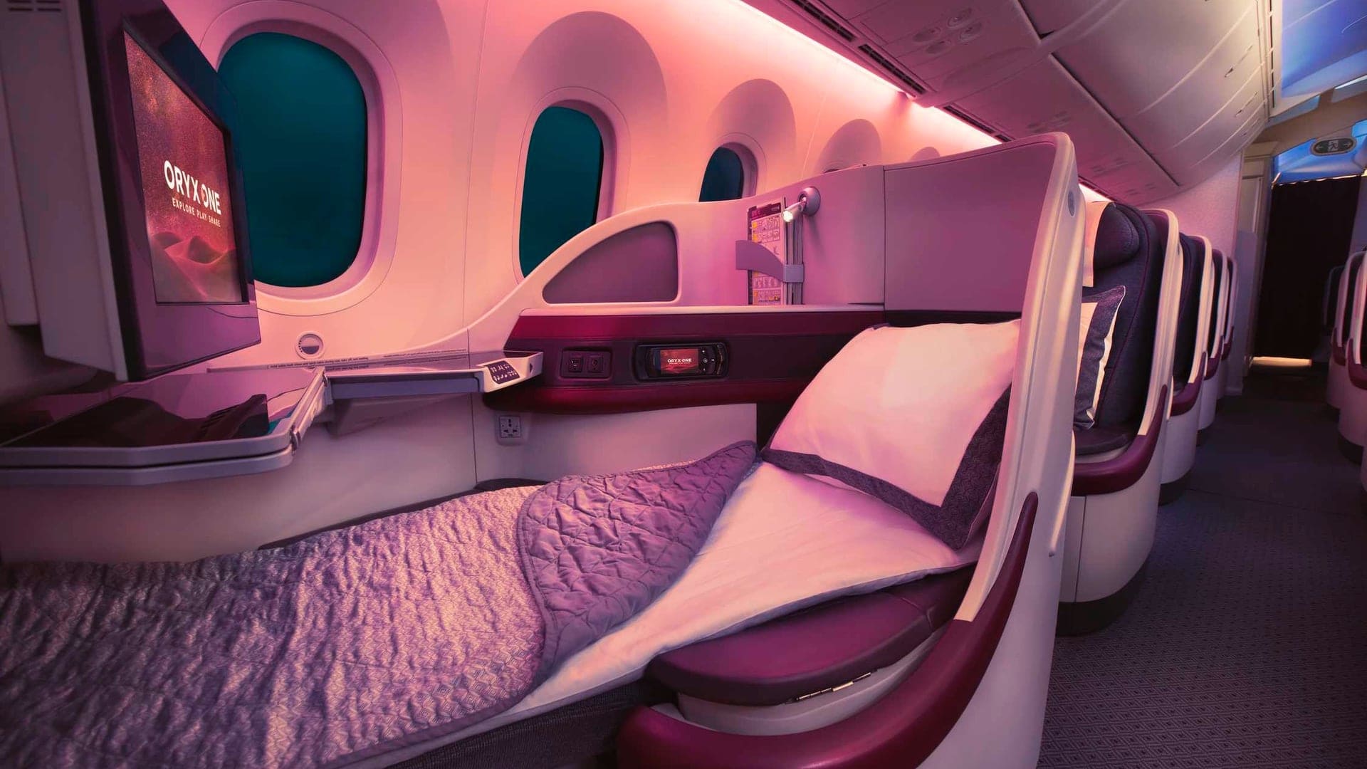 Airline review Cabin & Seat - Qatar Airways - 10