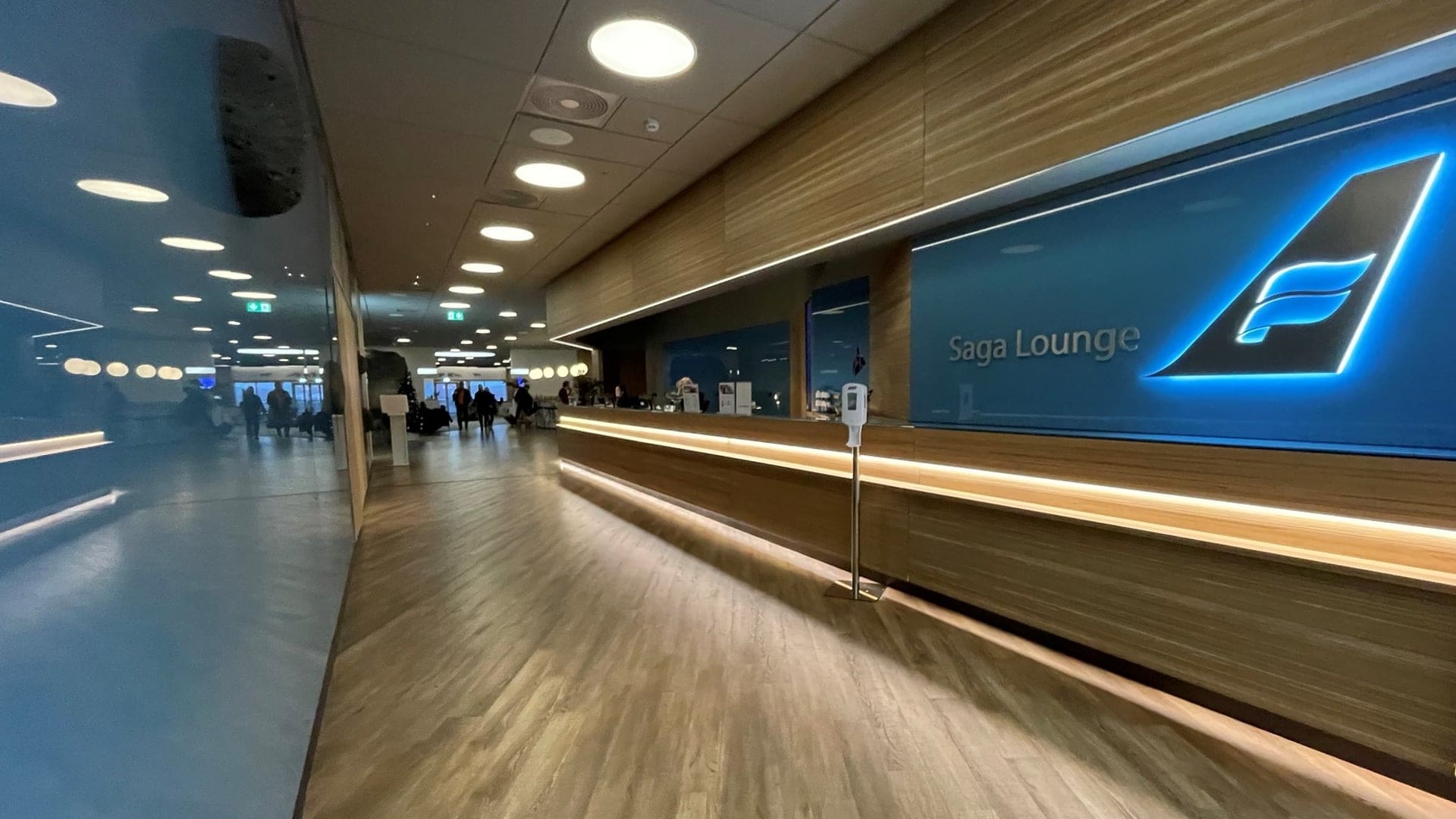 Airline review Airport experience - Icelandair - 5