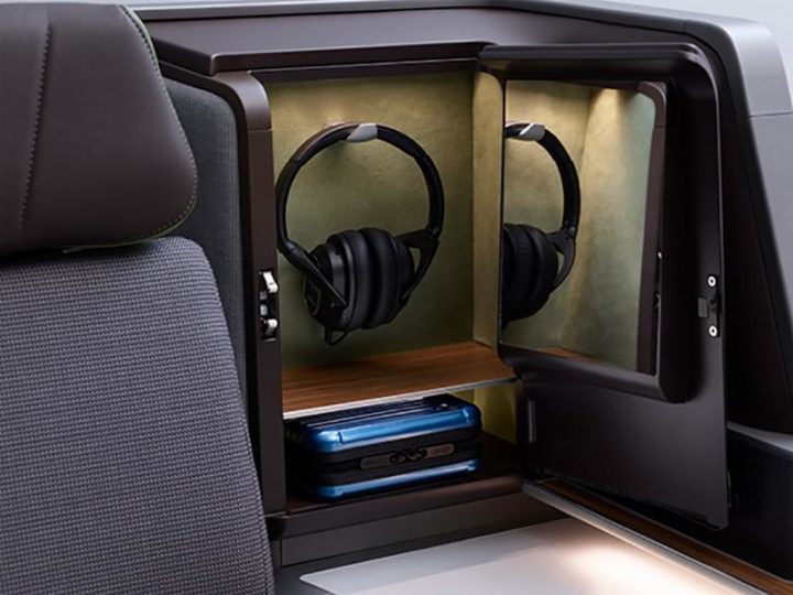 EVA takes its first Boeing 787 Dreamliner into the sky - 1