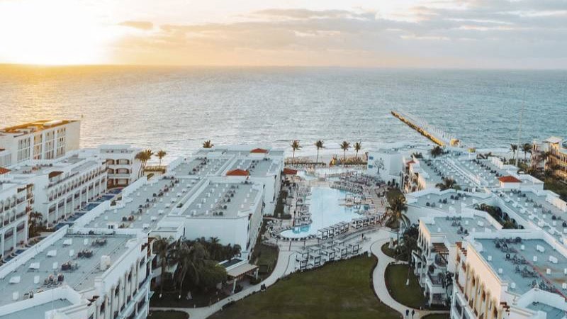 an overview of the hilton cancun with resort buildings and a swimming pool in the middle