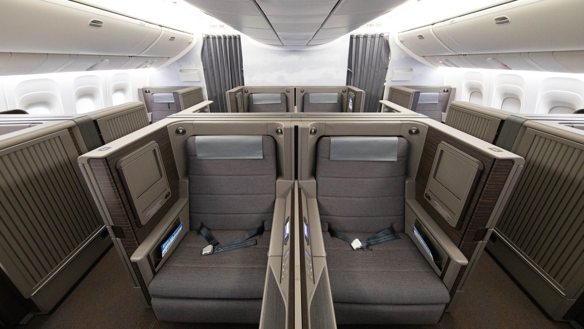 Airline review Cabin & Seat - ANA - 6