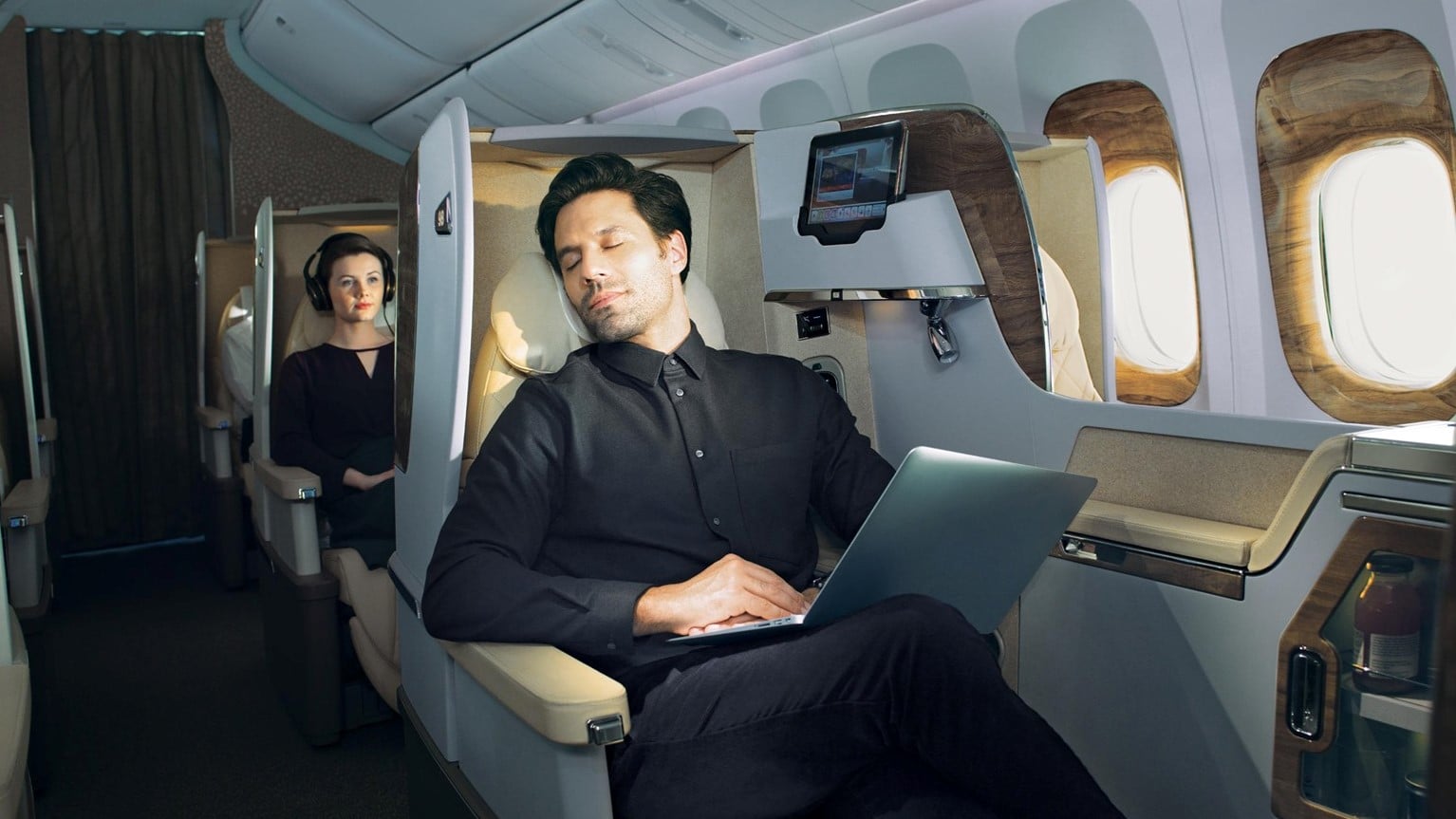 Airline review Cabin & Seat - Emirates - 11