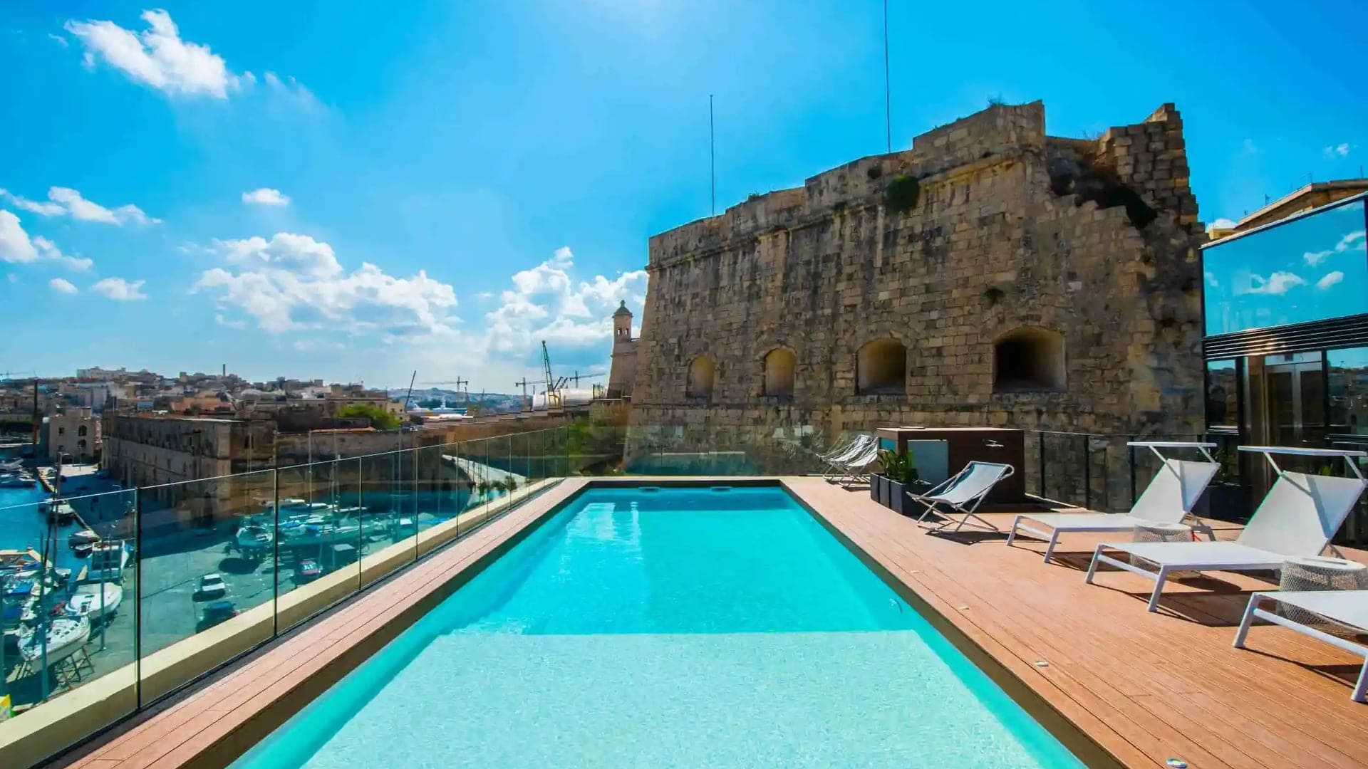 swimming pool at The Cugó Gran Macina Grand Harbour