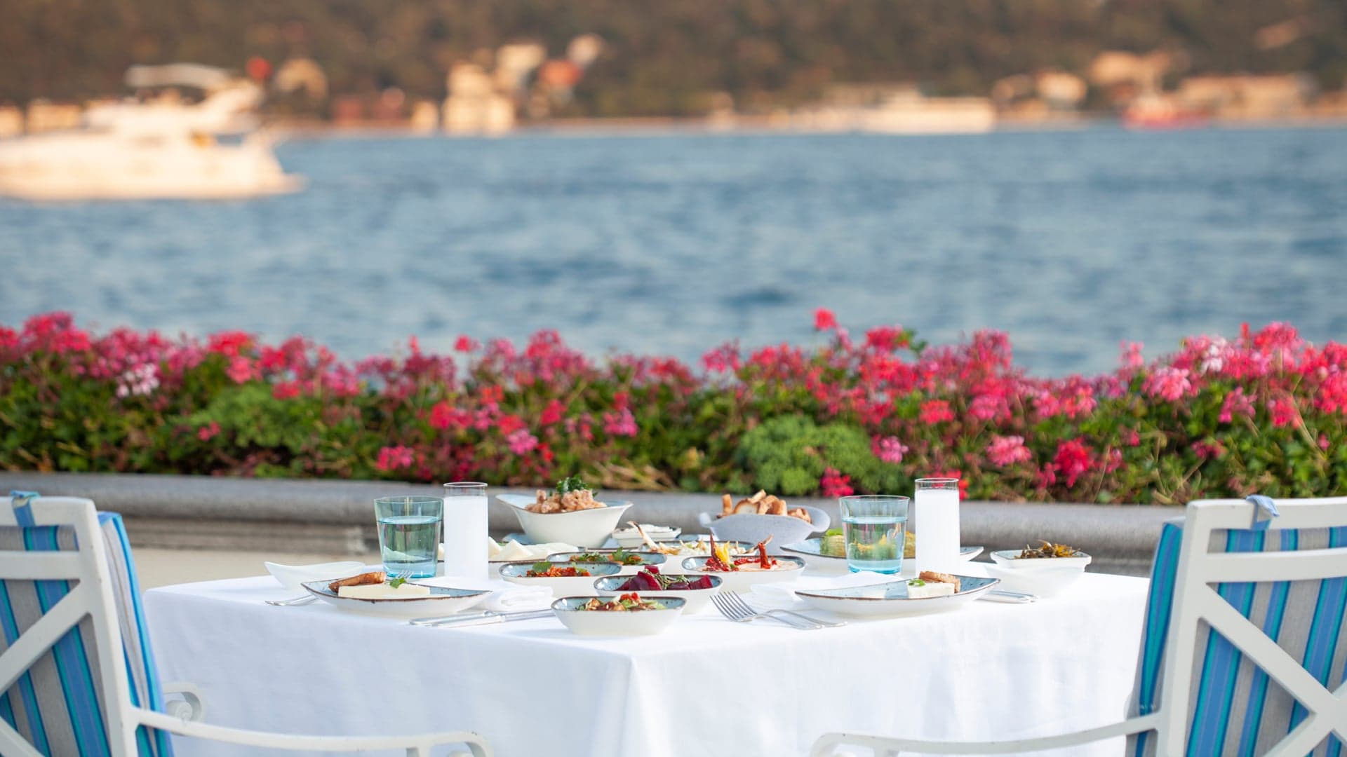 Four Seasons Istanbul at the Bosphorus welcomes guests to newpoolside “Meyhane”