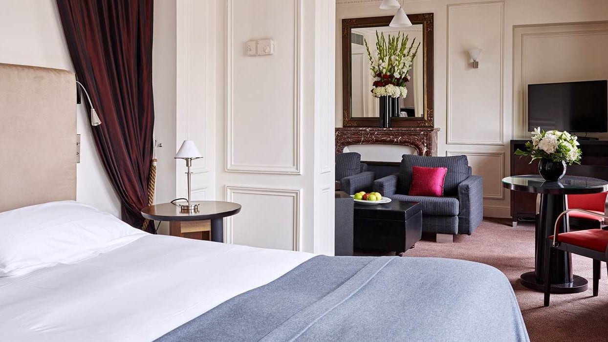Room at le tremoille hotel paris