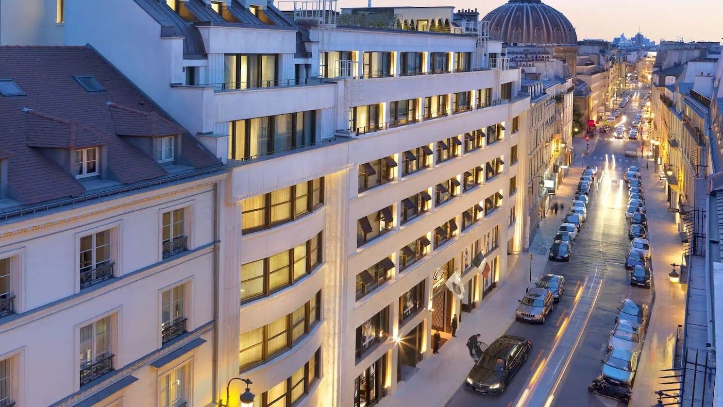 Outside of Mandarin oriental, paris seen from bird perspective 