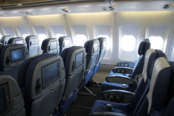 En test av SAS nye Airbus A340 -  med fully flat seter i business class - Economy Class (SAS GO) - 2