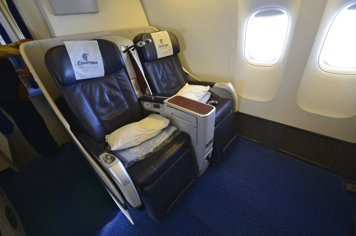 Business class utan alkohol? Vi Testar EgyptAir Paris-Kairo - 9